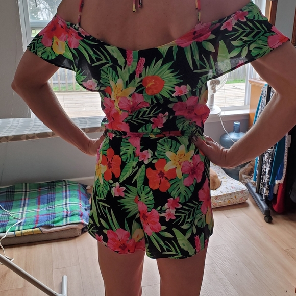 Seventeen Adorable bright jungle romper - Picture 3 of 4